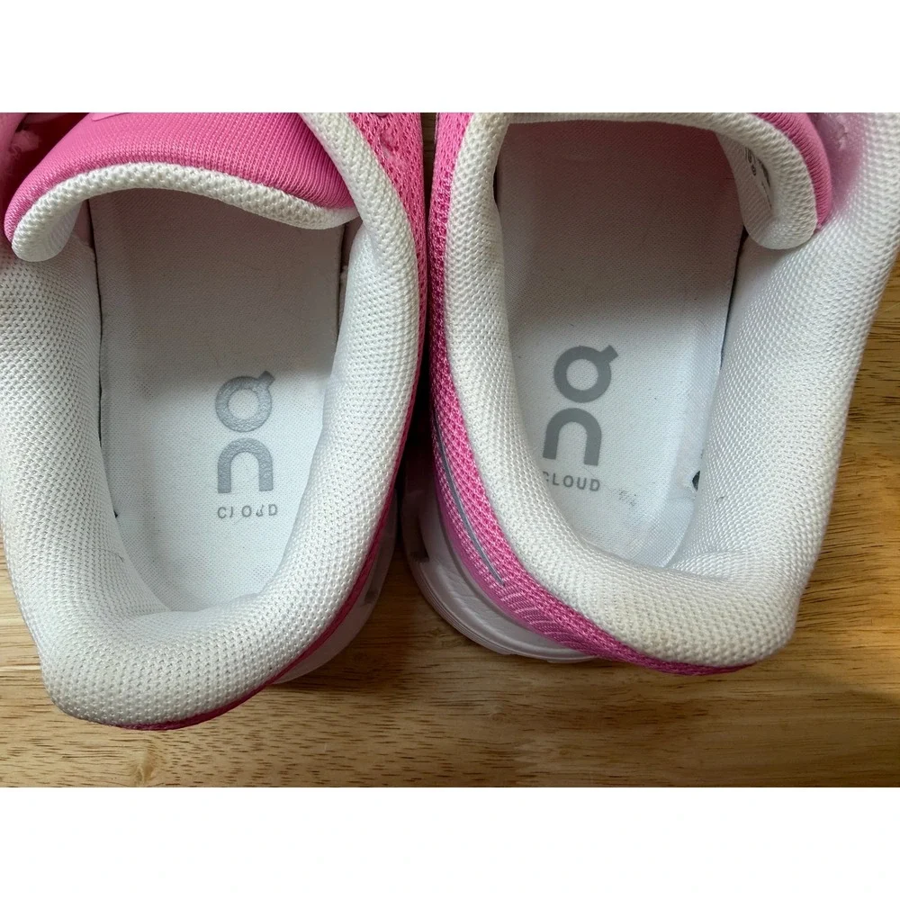 On Running Cloud Pink White Women Running Shoes US 7 EU 38 NWOT